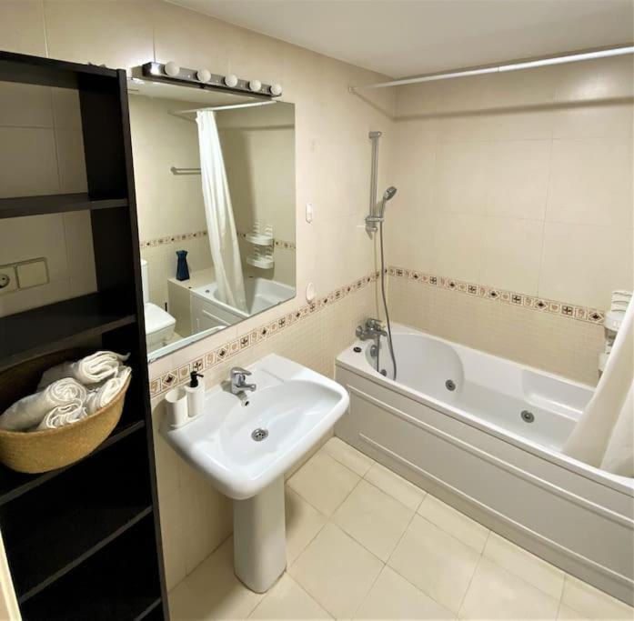 Апартаменты Klimatyczny Loft I Egzotyczny Basen Бенальмадена Экстерьер фото